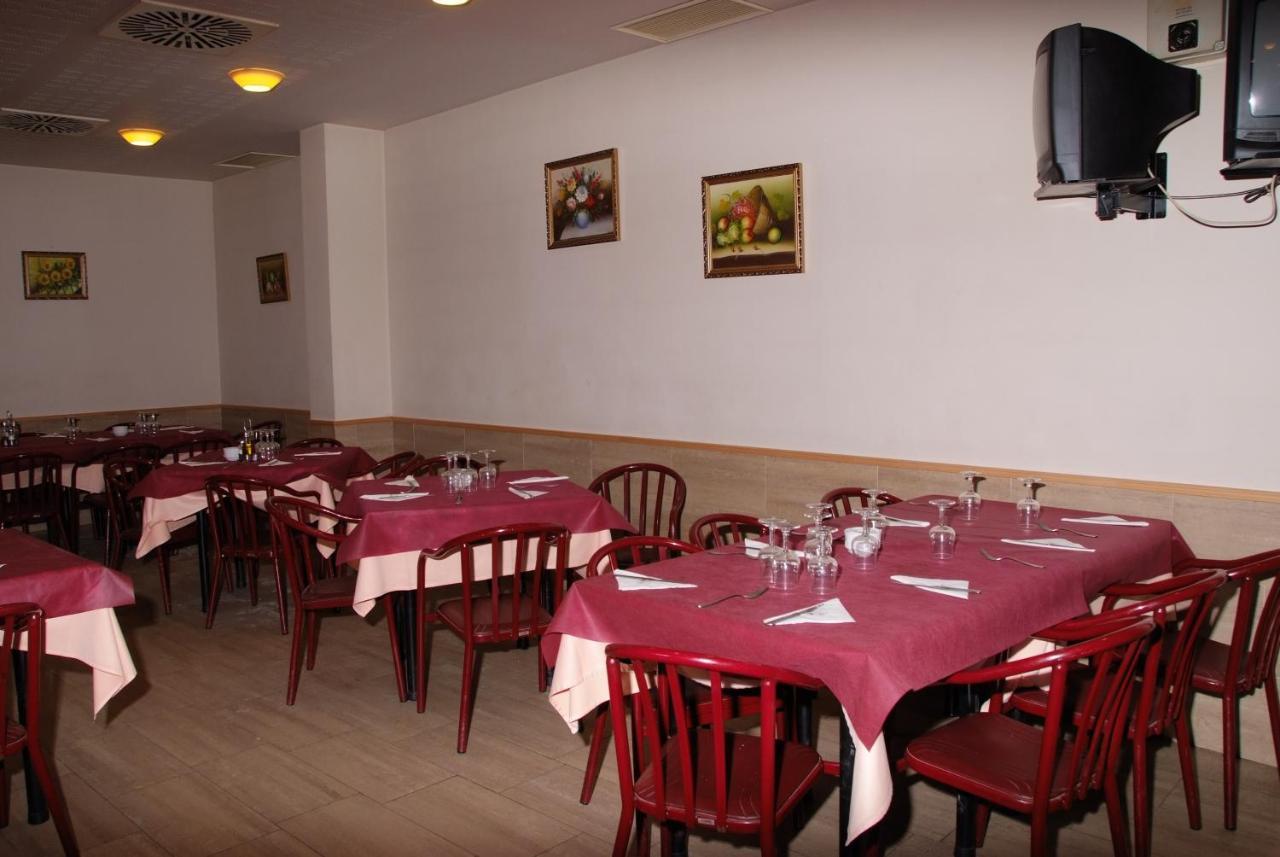 Hostal Restaurante Baraka Alagón Zewnętrze zdjęcie